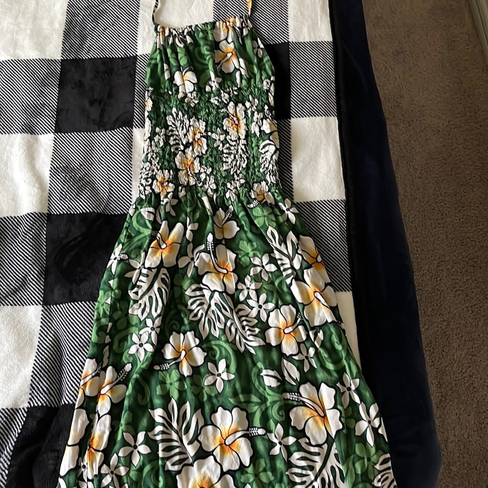 Long green summer dress. Fits right if you are 5’7 and under.